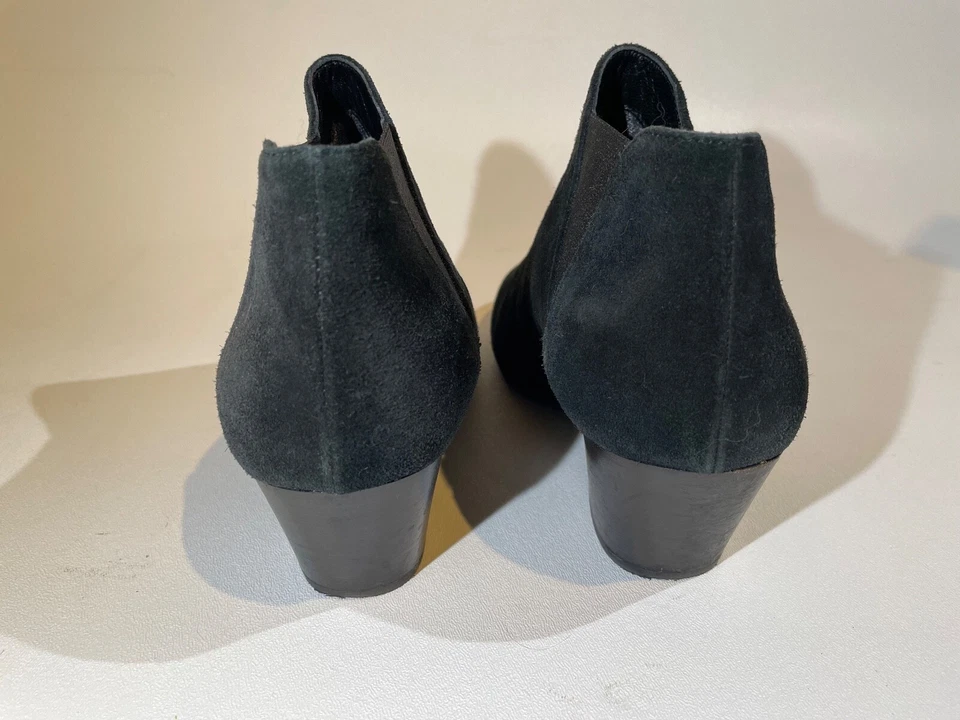 Botas Aquatalia femininas 9M pretas camurça genuína italiana excelentes - Imagem 2 de 3