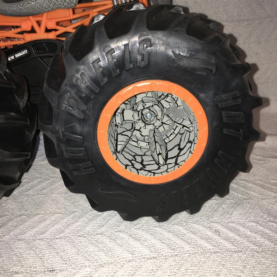 SIN CONTROL REMOTO Nuevo Bright Hot Wheels Rhinomite 1:10 Radio Control 4x4 Monster Truck Foto 4 de 4