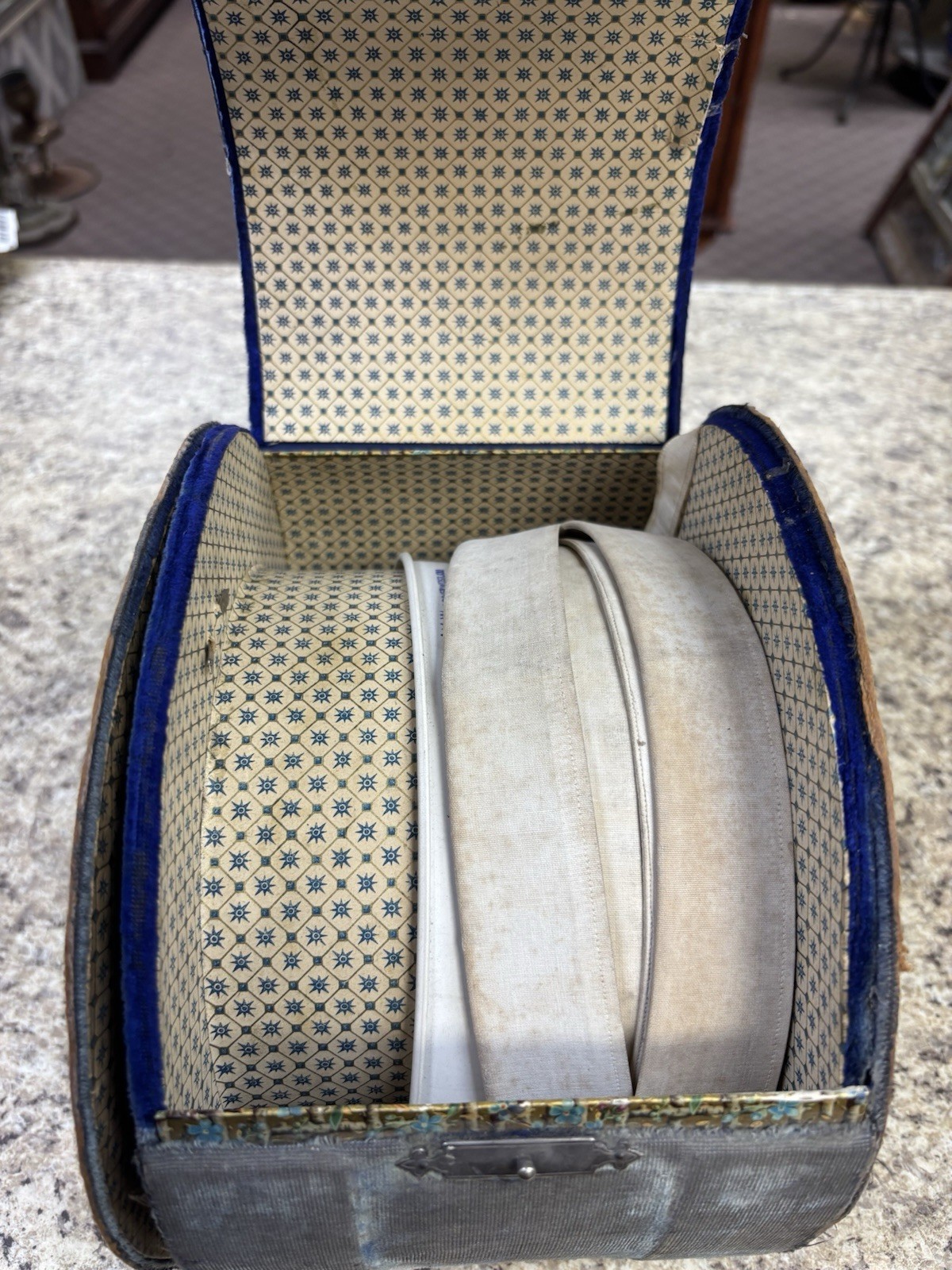 Antique Collor Box with collars - image 6