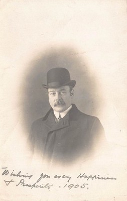 Dapper Mann Derby Hut Mantel Studio Menschen Postkarte (410) um 1905 ungeteilt