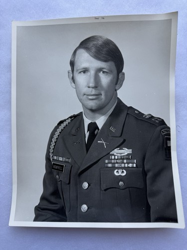 Vietnam Era 8x10 Photo Officer 25th Division