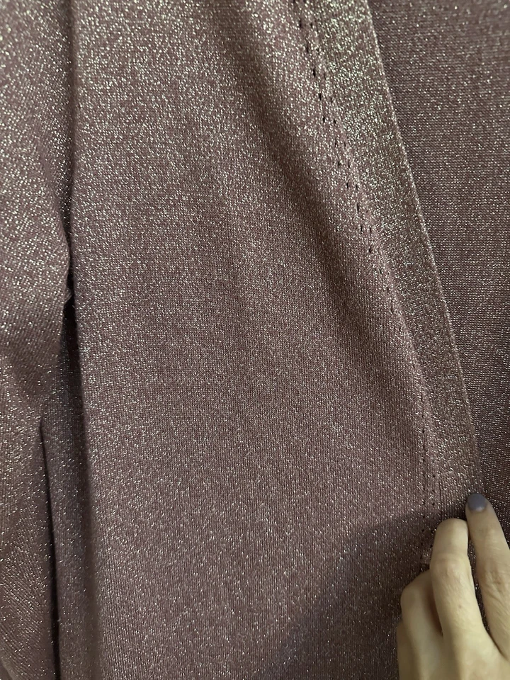 Cárdigan plumero Thalia Sodi grande oro rosa brillo suéter largo frente abierto Foto 2 de 4