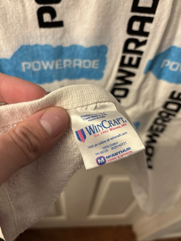 "Toalla Powerade - Nueva - 42"" x 21""" Foto 2 de 2