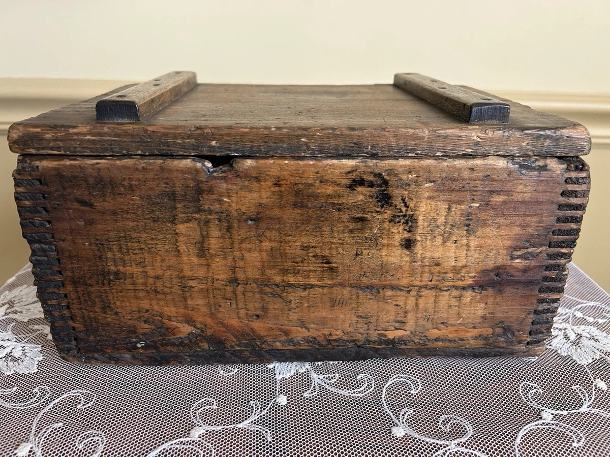 Wooden Small (Up to 14in.) 1900-1949 Antique Primitive Boxes for