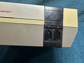 Nintendo NES System Mario Games 2 Controllers Zapper Cords Tested