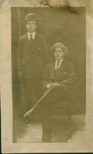  Photo ancienne homme frère en chapeau posant en studio Melon et Canotier 