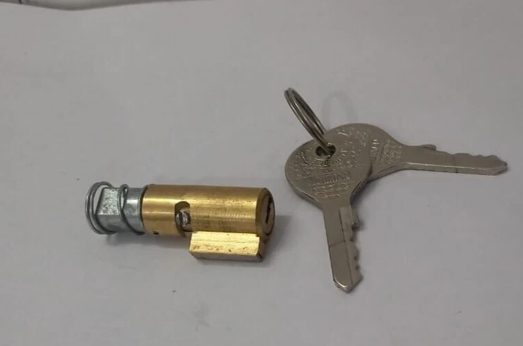 VESPA STEERING LOCK WITH 2 KEYS SPRINT / RALLY - Изображение 2 из 4