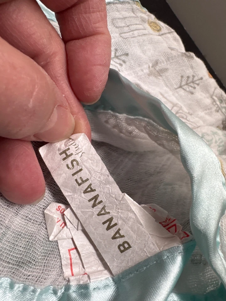 Manta de seguridad para bebé Bananafish Lovey con cabeza de jirafa de felpa suave y ribete satinado Foto 2 de 4