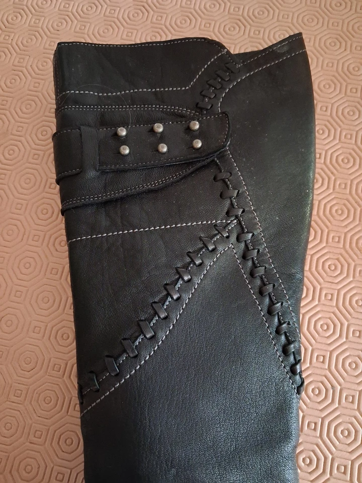 Bottes pataugas cuir noir Taille 37 - Photo 2/4