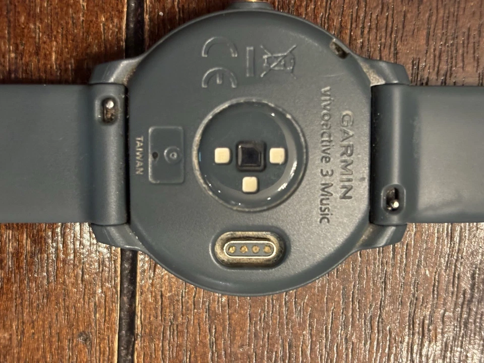 Garmin Vivoactive 3 Music GPS Sports Watch - Image 3 of 3