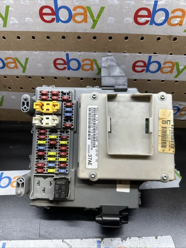 Jeep Liberty 2006 módulo de control de carrocería y caja de fusibles Foto 2 de 4