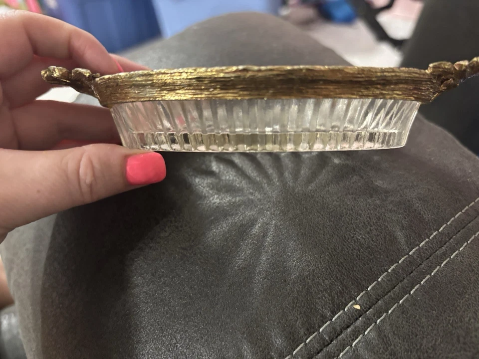 Vintage Glass Soap Dish Or Trinket Dish With Gold Trim - Image 3 of 4