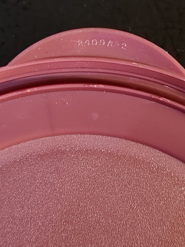 Lot Of 4 Tupperware LidS 2409A Burgandy LIDS ONLY - Picture 6 of 7