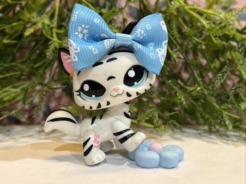 Littlest Pet Shop 1498 LPS Authentic Walking Destiny Cat Kitty Black White
