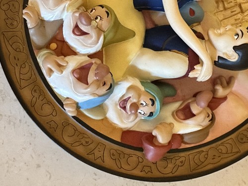 Disney Snow White Seven Dwarfs "True Love At Last" 3D Plate 60th Anniversary - Picture 10 of 19
