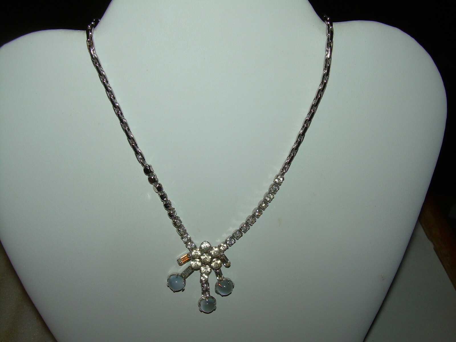 Vintage Leo Glass Rhinestone/Moonstone Necklace 14"… Gem