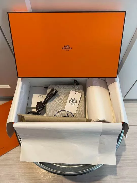 packaging hermes box