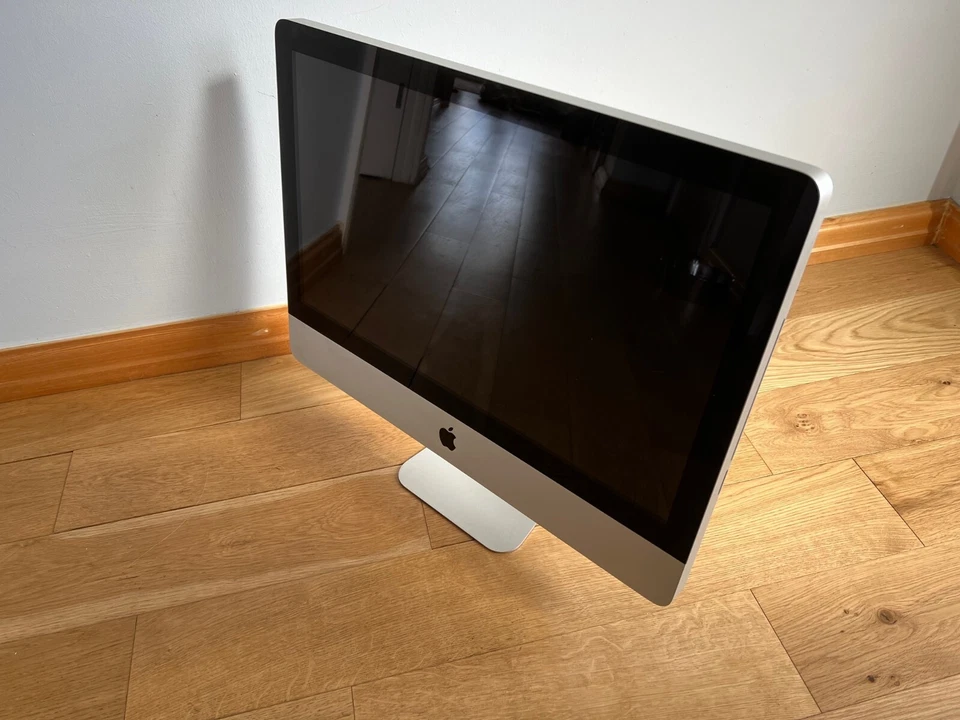 iMac 21.5" 500gb HDD, Intel Core 2 Duo, 4gb Ram, mid 2010,+Windows 10 Bootcamp! - Image 2 of 4