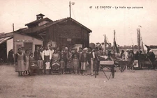 POSTCARD - LE CROTOY - SUM - 80 - LA HALL AUS POISSONS