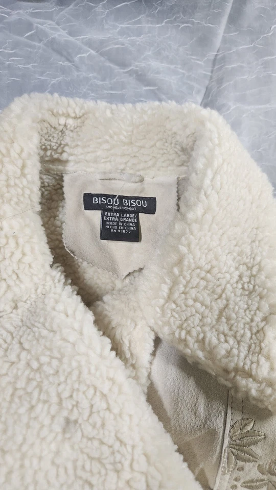 Bisou Bisou Women's XL Floral Embroidered Fake Fur Full Zip Suade Leather Jacket - Image 2 of 4