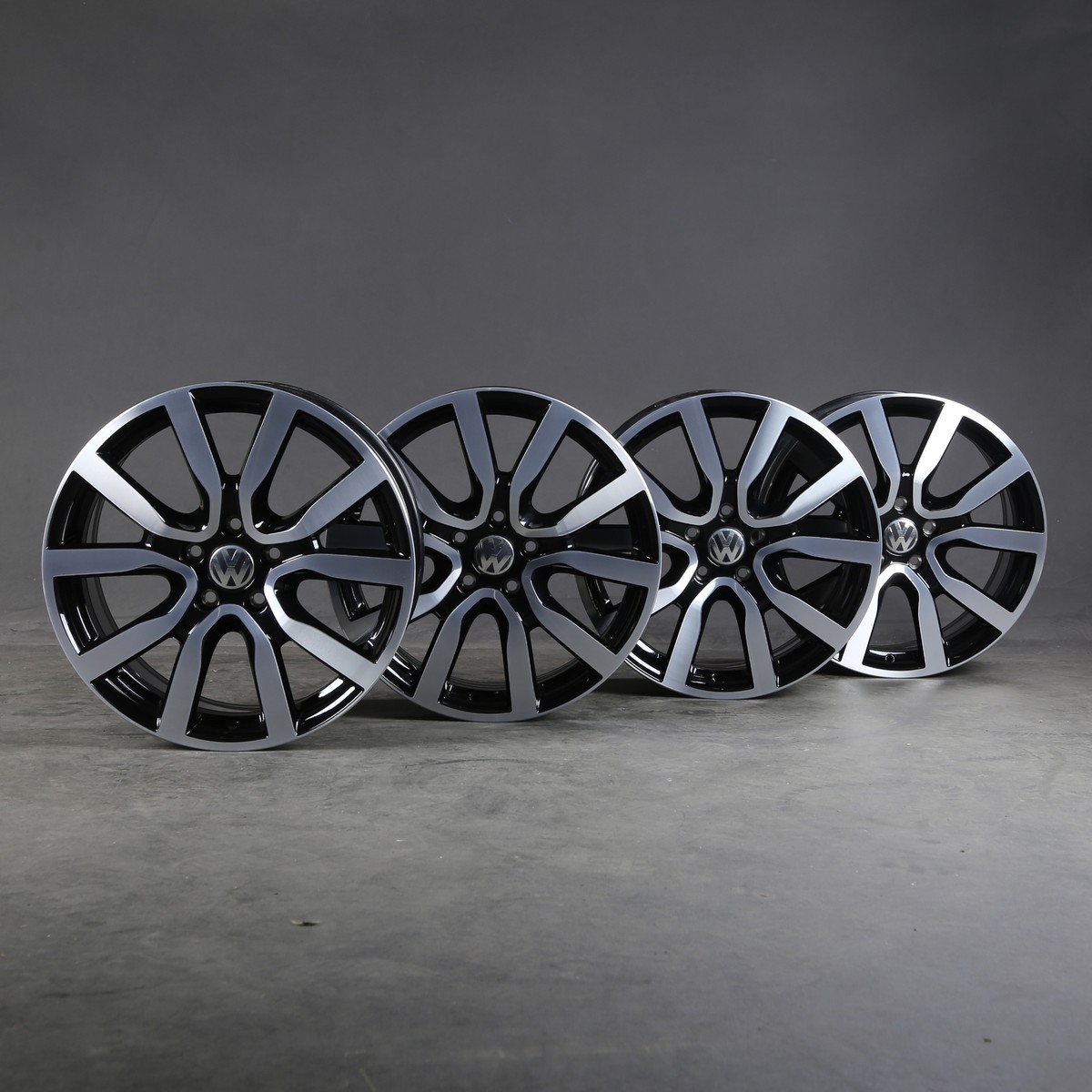 Volkswagen Golf R   Variant用18inch wheel 18