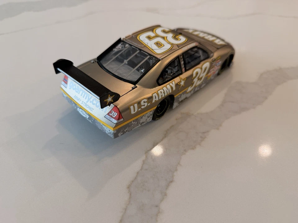 Coche diecast Ryan Newman White Gold Elite 2009 Army Stewart Haas 1:24 NASCAR Foto 2 de 4