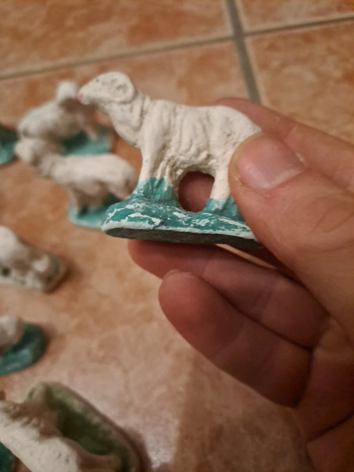 Set Di 12 Pecore Altezza Dai 5-7 Cm In Gesso Per Presepe Vintage  - Immagine 3 di 4