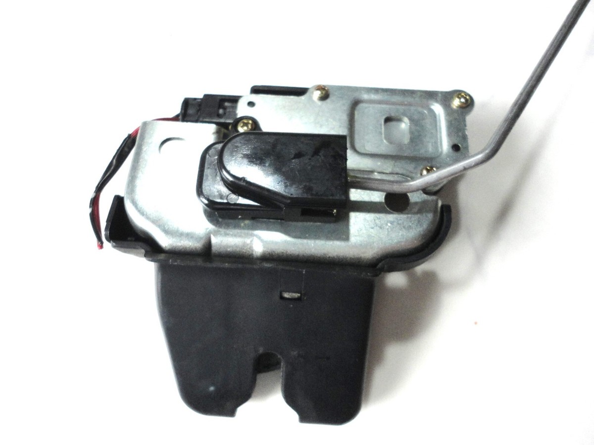 TOYOTA Crown JZS171 Genuine Luggage Compartment Door Lock ASSY