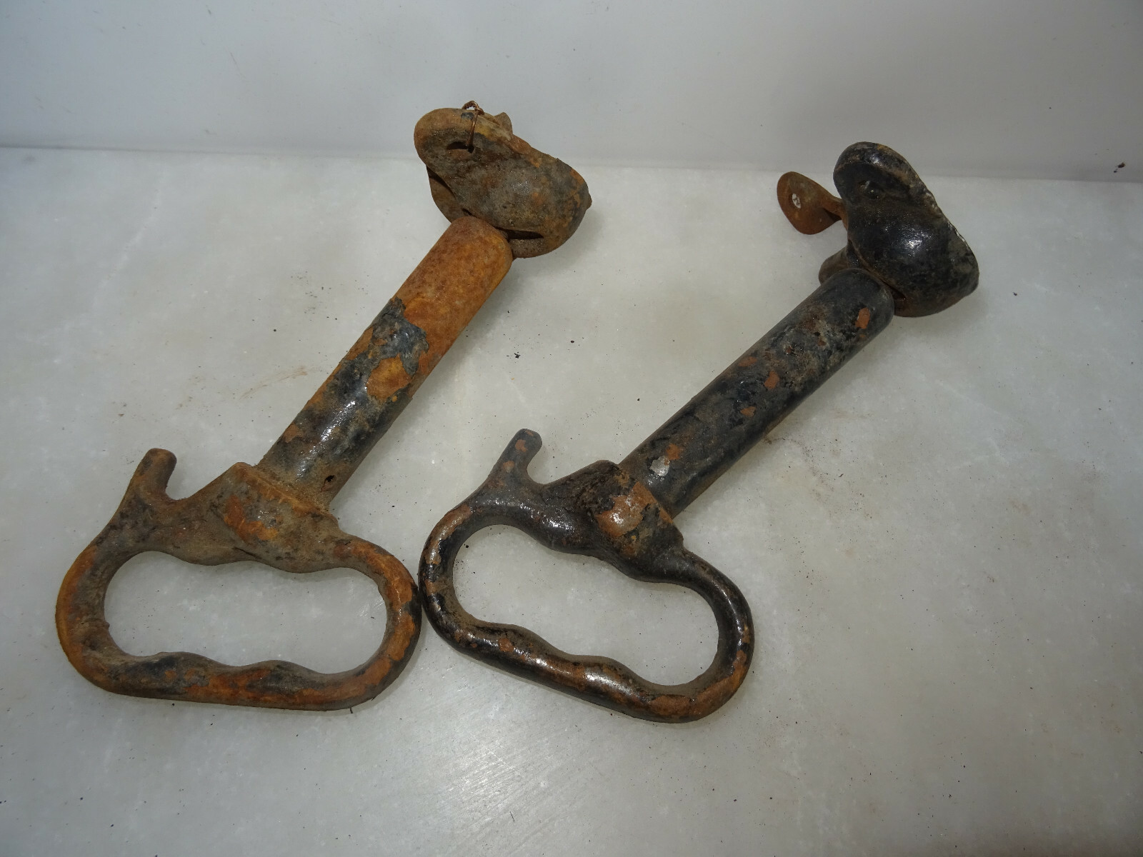 Attaches-capot acier voiture ancienne pour faire revivre votre patrimoine