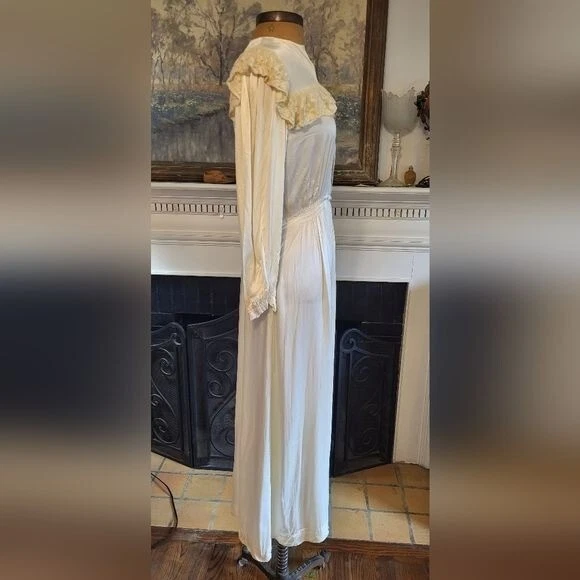 OFF WHITE Vestaglia vintage anni 30 40 Impero in raso bianco sporco con pizzo