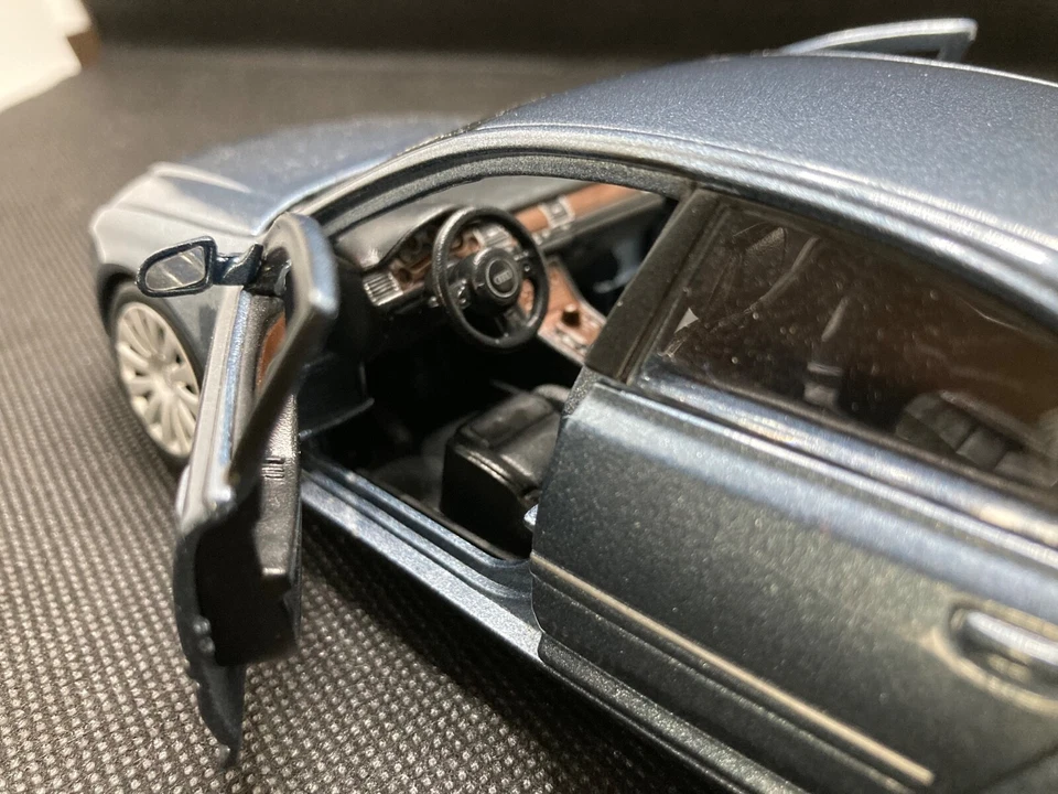 Maisto Audi A8 scala 1:26 con scatola - Immagine 3 di 4