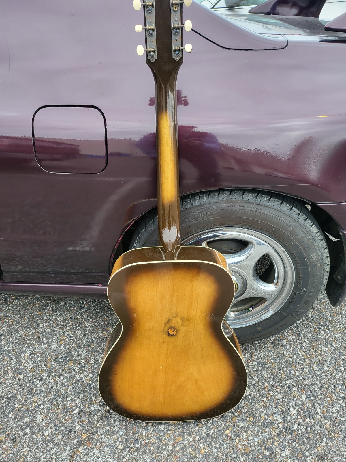silvertone acoustic guitar String Missing Busted On The Side Looks