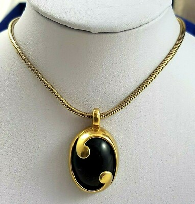 Collier Vintage En Métal Doré Avec Pendentif Serpent En Résine Noire - Longueur 39,6 Cm - Occasion