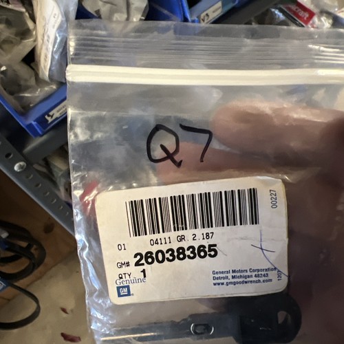 Genuine OEM GM Ignition Key 26038365 - Picture 3 of 3