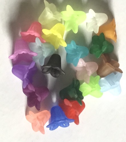 50x Multicolour Acrylic Bell Flower Charm Beads for Jewellery Making - Picture 3 of 5