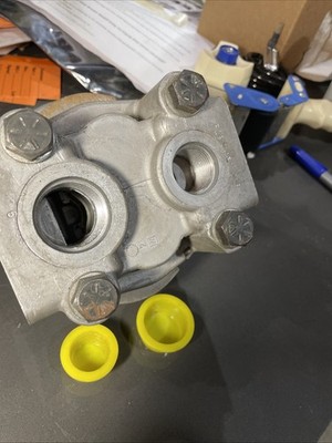 SAE-B PTO Hydraulic Gear Pump   13T Spline Shaft   1  Gear Section   5.75  Bolt