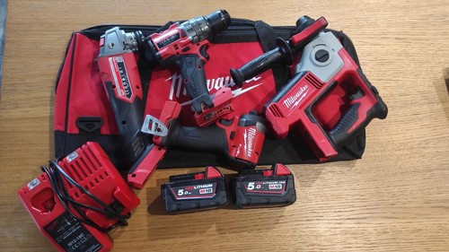 Milwaukee M18 FUEL Kit Attrezzi Completo Di Batterie Caricabatterie e Borsone - Picture 2 of 11
