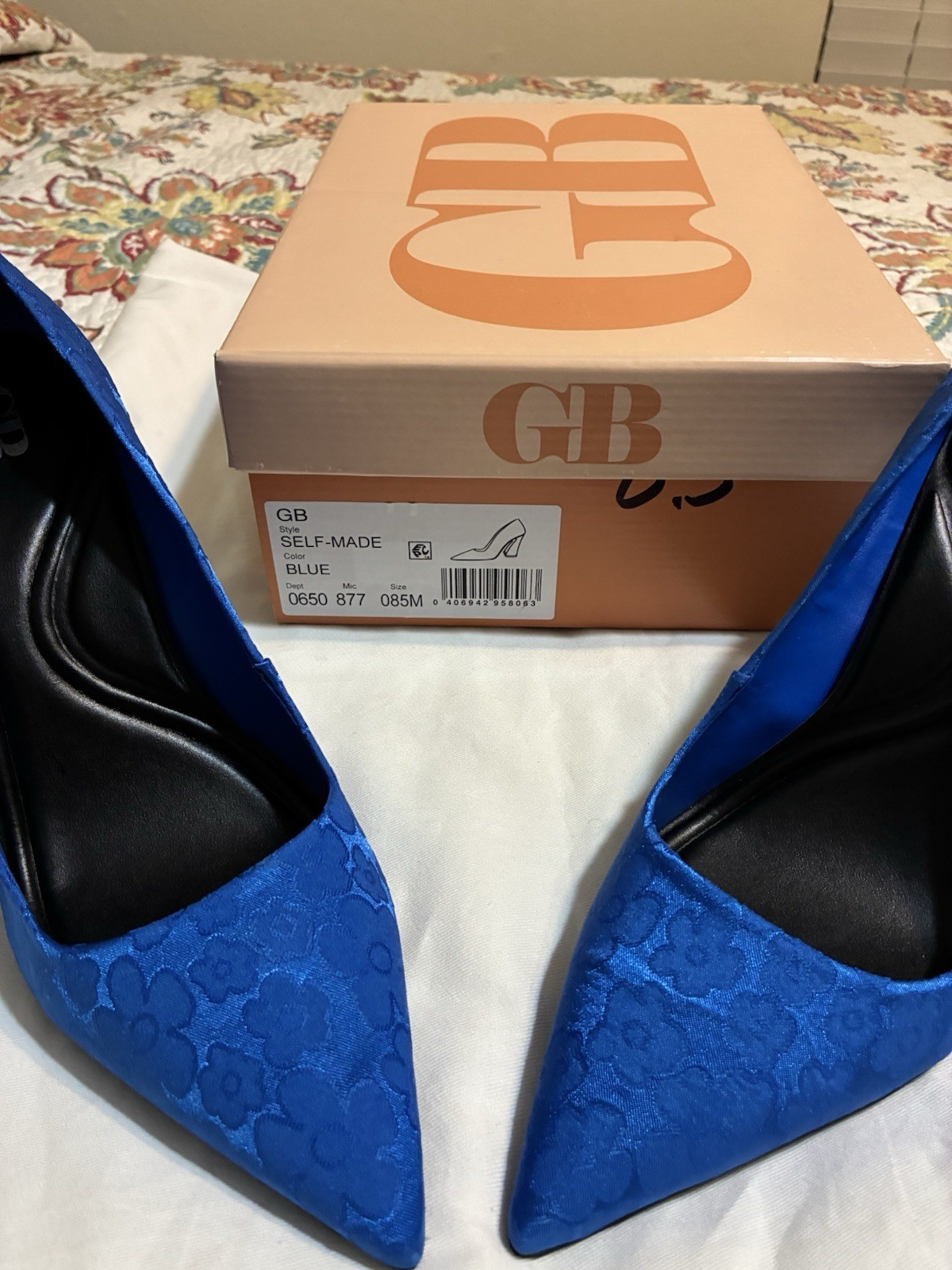 Gianni Bini Royal Blue Floral Print Women Pumps. 8.5. Jacquard Material.