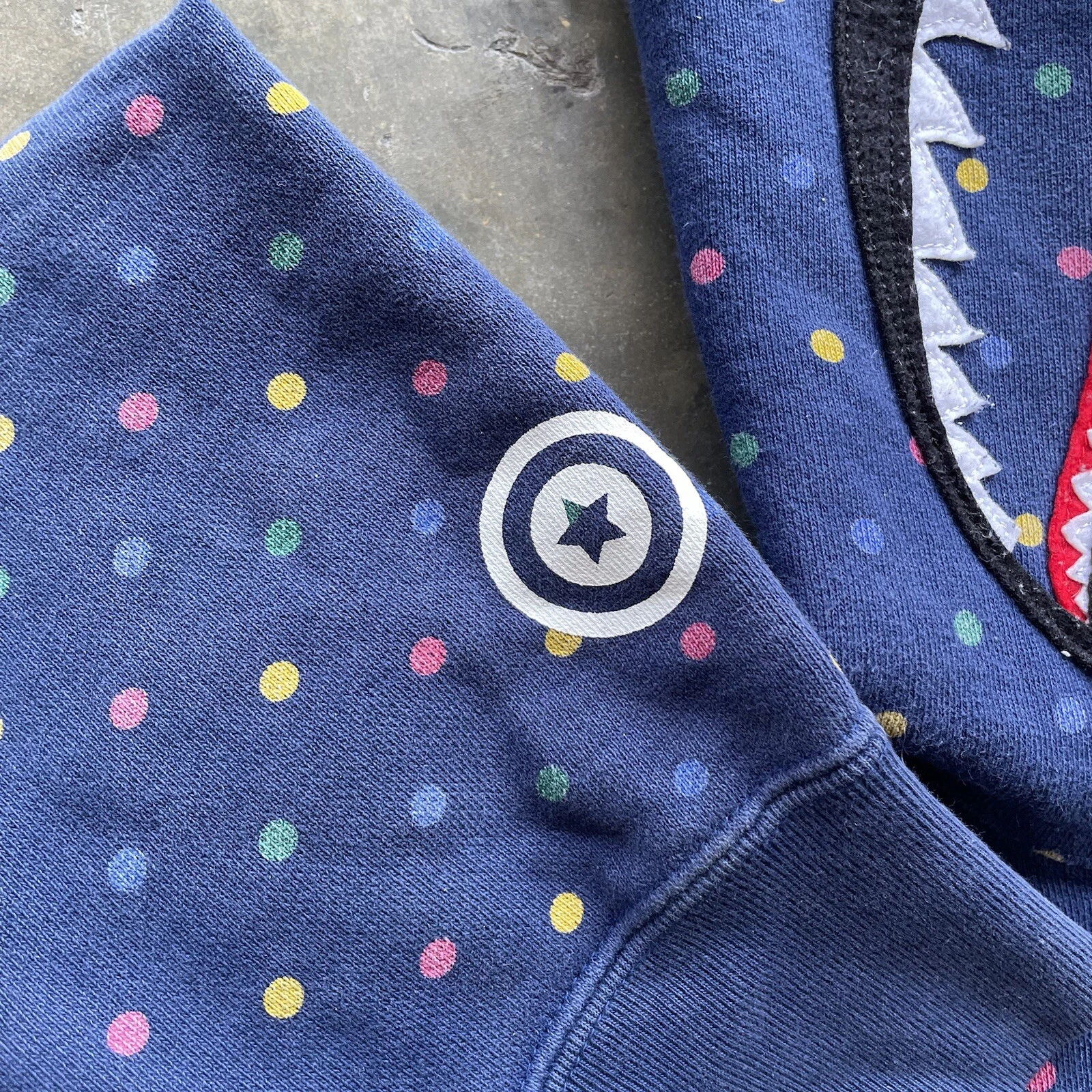 A BATHING APE (BAPE) Felpa con cappuccio e zip intera BAPE multicolore squalo a pois blu navy una scimmia da bagno taglia M
