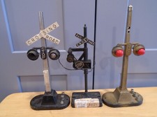 3 VINTAGE LIONEL O GAUGE ALL METAL TRACK SIGNALS NEED REPAIR SELLING AS-IS