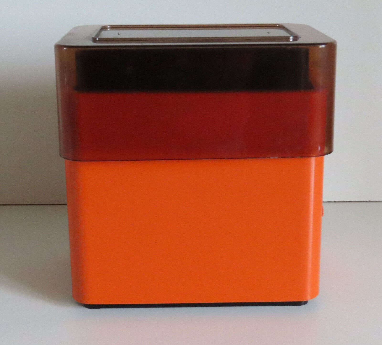 Terraillon Sub 3 kg - Balance de cuisine extra Plate ,orange vintage  ¿,24,5x21cm env ,piles bouton CR2032 fonctionnant ¿ Années 80