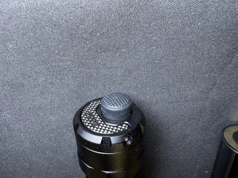 正品路虎 Defender UV 手电筒 51DLTT237BKA — 第 4/4 张图片