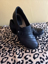 Earth Origins Madison  Womens 6 Medium Black Leather Shoes Booties Slipon