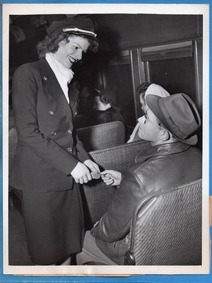 1943 Illinoia Central erste weibliche Flagmanin Marjorie Hickey Original Pressefoto