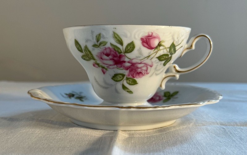 8 Vintage Tea Cups & Saucers - OCCUPIED JAPAN - Royal Sealy Pink Roses