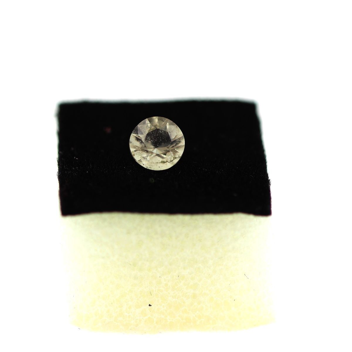 Pétalite à changement de couleur 0.59 cts de Birmanie, gemme rare de qualité VVS pour haute joaillerie