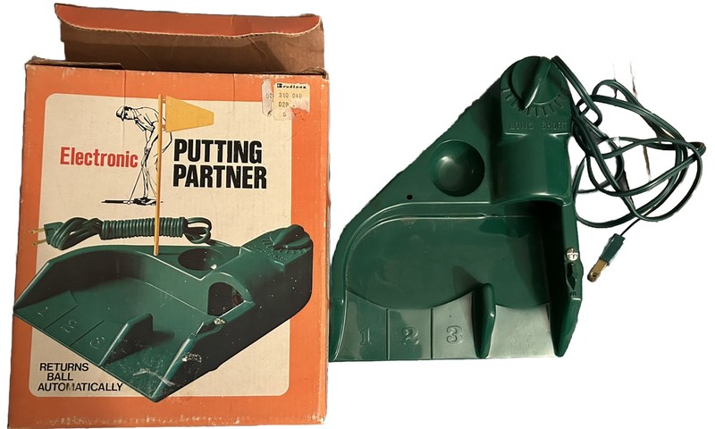 VINTAGE OSCAR JR. ELECTRIC PUTTING PARTNER JR-100 W/O FLAG IN ORIGINAL BOX WORKS