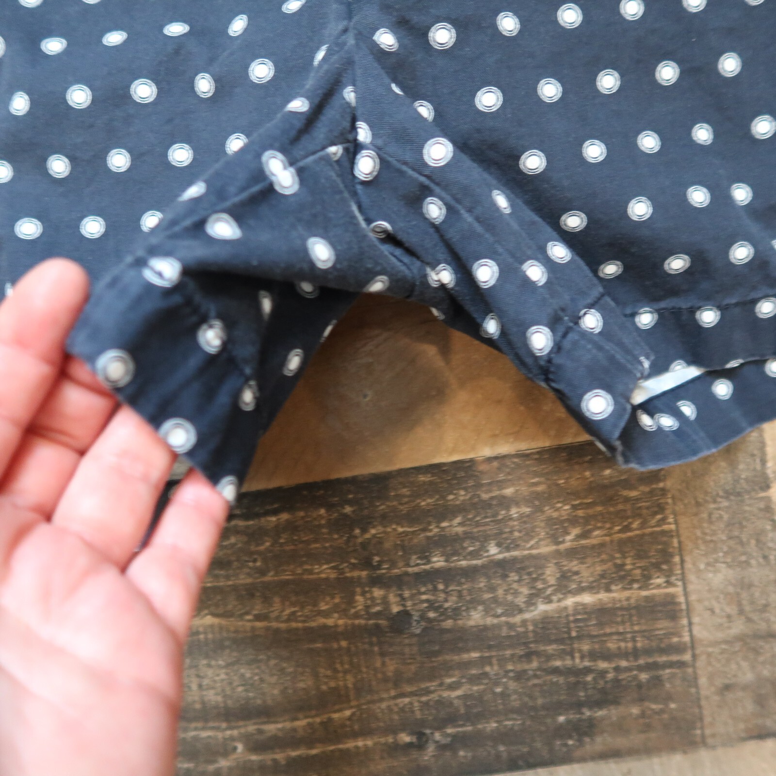 Tommy Hilfiger Womans Size 4 Dark Blue & White Polka Dot Shorts Circle image 2