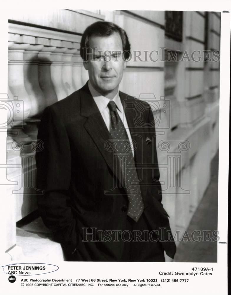 1995 Press Photo Peter Jennings discusses tobacco industry in ABC  documentary