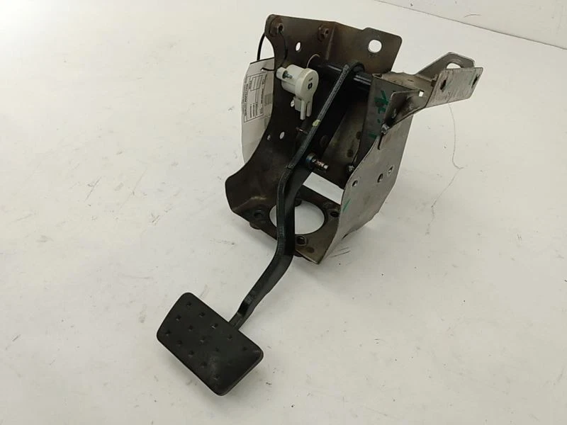 SATURN SKY Brake Pedal Assembly With Mounting Bracket Fits 2007 2008 2009 2010 - Image 4 of 4